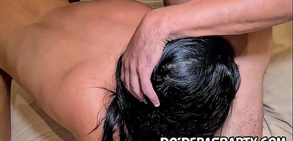 A gostosa Milf Aysla Andrade deu cu e buceta pros amigos no motel ate ganhar gozada dos dois - Dj Jump - Antonyvtt